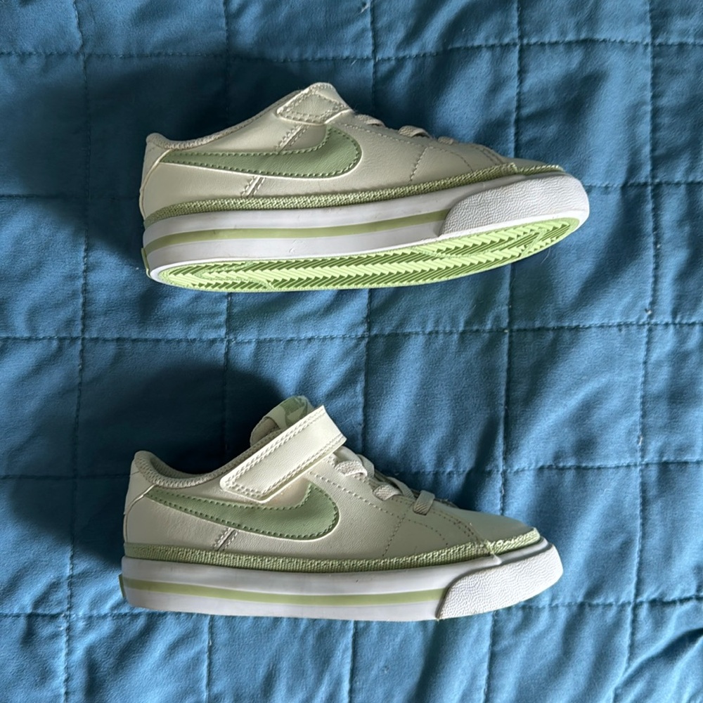 Kids size 9C Nike Sneakers